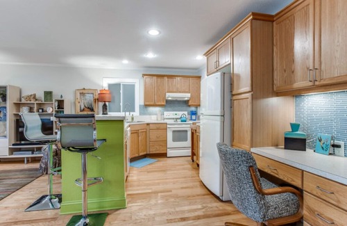 The Peninsula Cottage | Stone Cottage Guest House at White Rock Lake