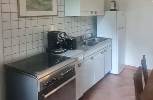 Putignano Cottage | Stone farmhouse surrounded by greenery with shared pool