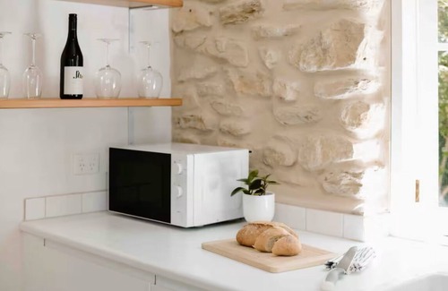 Aldgate Cottage | Stone Gate CottagenModern meets Charm