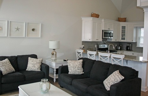 Stone Harbor House | Stone Harbor With Water View! 1 Block to Downtown