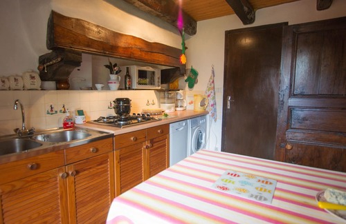 Ploeven House | Stone house, between beach and village, sleeps 4, Wifi, parking