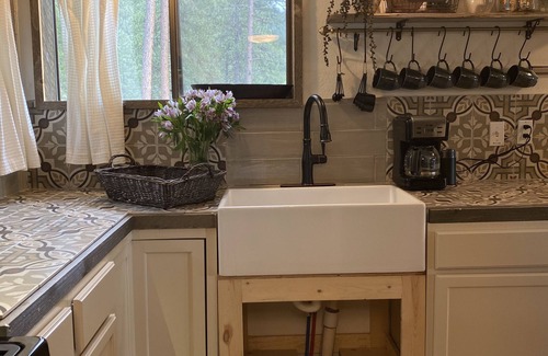 Missoula House | Stone House Cabin with Mountain View 4 miles to the University & Downtown