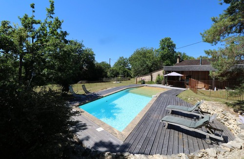 Les Eyzies House | Stone house of character with private gated pool & huge garden