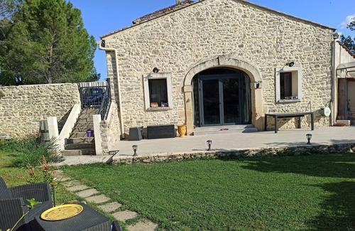 Fontanes House | Stone house renovated in a contemporary style with garden and swimming pool.
