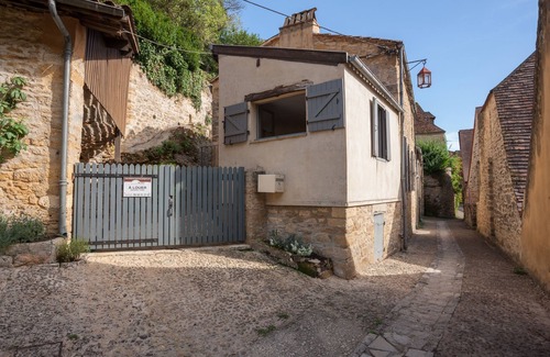 Beynac-et-Cazenac House | STONE HOUSE WITH PRIVATE TERRACE AND YARD SET IN THE LISTED VILLAGE OF BEYNAC