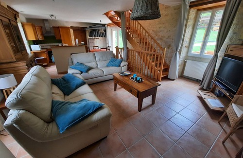 Leobard House | Stone house with pool 200 meters from a small village. Cul de sac.