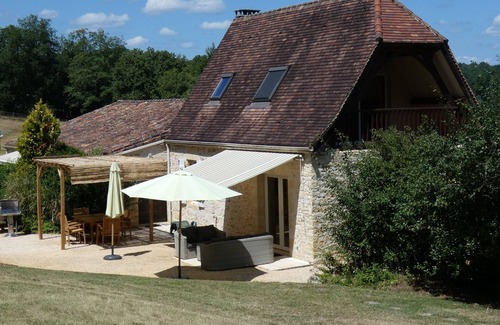 Leobard House | Stone house with pool 200 meters from a small village. Cul de sac.