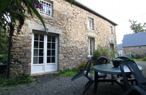 Gratot Cottage | Stone house with private yard and wifi in Gratot