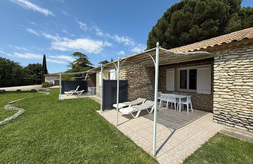 La Roque-sur-Pernes Condo | Stone mas in residence with pool
