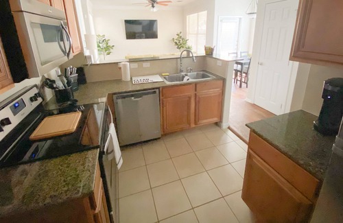 Far North Central Apartment | Stone Oak Area + Quiet + Private Garage + Free Wifi