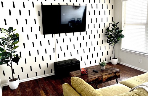 Far North Central Apartment | Stone Oak Area + Quiet + Private Garage + Free Wifi