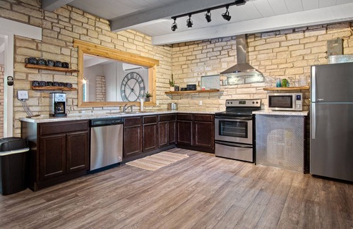 Canyon Lake Cabin | Stone River Cabin | 2/2 on the River near Whitewater!