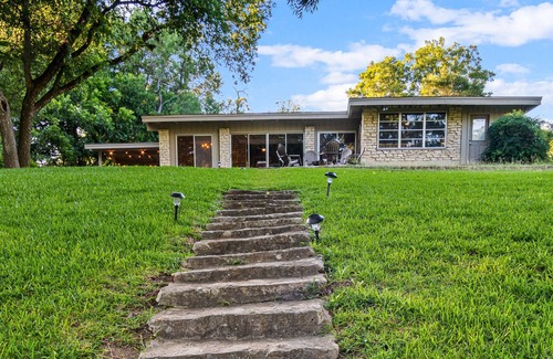 Canyon Lake Cabin | Stone River Cabin | 2/2 on the River near Whitewater!