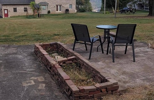 Confluence House | Stone's Throw Cabin moments away from the best of the Laurel Highlands!
