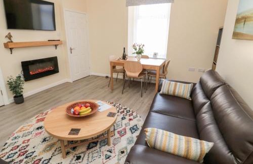 Amble House | Stone's Throw