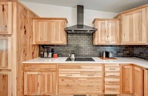 Nathrop Apartment | Stone`s Throw Retreat