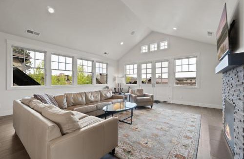 Bend House | Stone