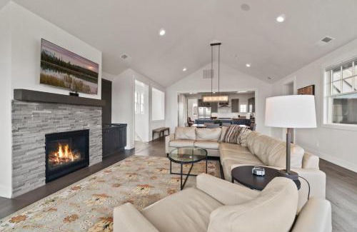 Bend House | Stone