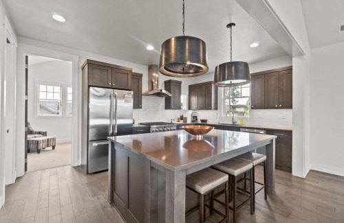 Bend House | Stone