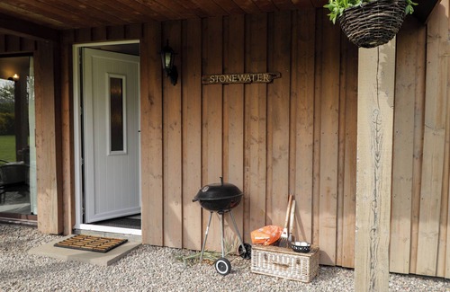Contin Cottage | STONE WATER COTTAGE, pet friendly, with a garden in Strathpeffer