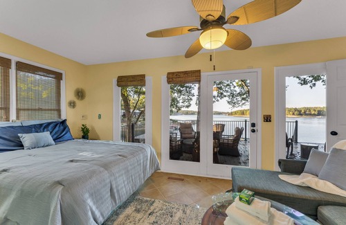 Jasper House | "STONEBROOK COVE" - Easy walk to the dock, boat slip available, Year-round water!