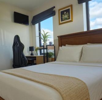 Rolleston House | Stonebrook Haven - stylish suite near airport with Pvt Bath and free Parking