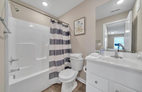 New Albany Apartment | Stonecrest 620, 2bd Apt I Free Parking I Pool