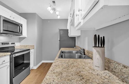 New Albany Apartment | Stonecrest 910, 2Bd Apt I Free Parking I Pool