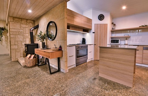 Margaret River House | Stonehaven Lodge- only 200m from town centre, fully equipped home away from home