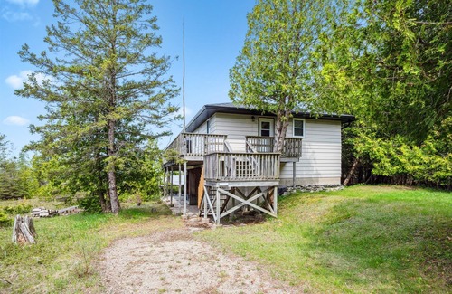 Northern Bruce Peninsula Cottage | Stonehenge Tobermory - Rustic Waterfront Retreat
