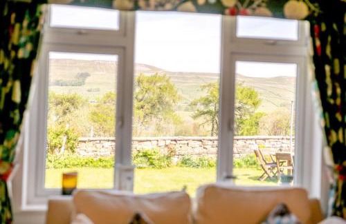 Hawes House | Stoneleigh - Hawes