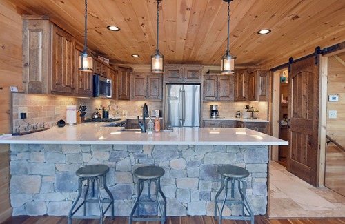 Cherry Log Cabin | Stoneman Lodge 4br/3.5ba- Hot Tub- Outdoor fireplaces- Wfif- New Cabin