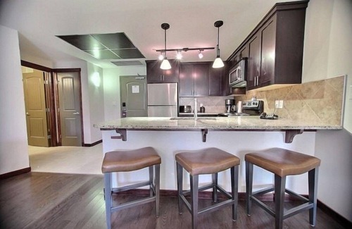 Canmore Condo | Stoneridge 408 · Beautiful, Bright 3-Bedroom Suite at Stoneridge