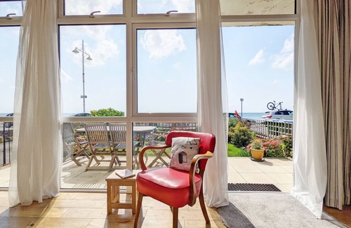 Bognor Regis Cottage | Stonesthrow - Bognor Regis - a flat that sleeps 4 guests in 2 bedrooms