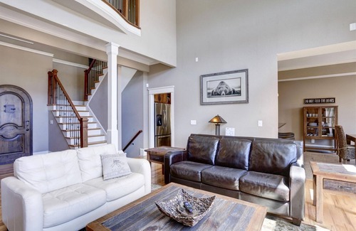 Foxfire Estates Cabin | Stoneview Villa - Majestic Retreat, Patio with Fireplace, Mtn View, Hot Tub.