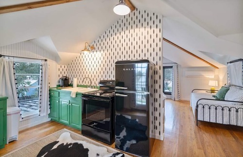 Stonewall House | Stonewall Bungalow 4 - Sleeps 3