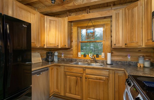Black Mountain Cabin | Stoney Creek Cabin | Creekside Cabin with Fire Pit & Hot Tub!