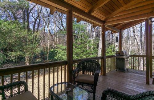 Black Mountain House | Stoney Creek Cabin Creekside Cabin Close to Town