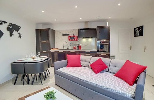 Saint-Fons Apartment | Stop Chez M Select Street! Quality Comfort Simplicity!