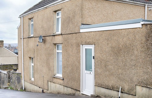 St. Thomas Apartment | Stop Looking! Walk to the City Centre