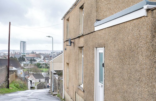 St. Thomas Apartment | Stop Looking! Walk to the City Centre