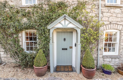 Glanwydden Cottage | STOREHOUSE COTTAGE, romantic, with a garden in Glanwydden