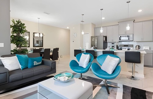 Kissimmee Villa | Storey Lake 4BR Townhome – 10min to Disney