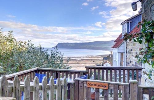 Robin Hood's Bay House | Storm Cottage