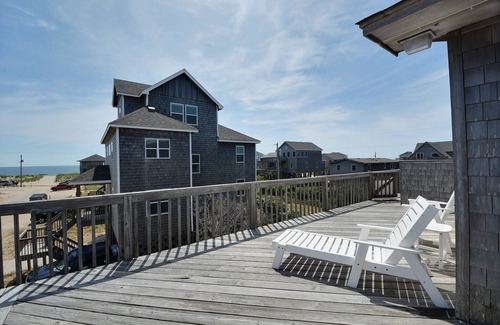 Buxton Cottage | Storm Cottage- Short Walk to Beach- Community Pool & Spa