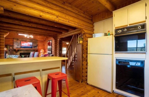 Cedar Cliff Cabin | Storybook Alpine Log Cabin