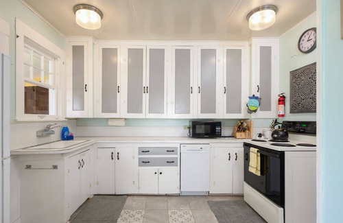 Rockaway Beach Cottage | Storybook Beach Cottage *Retreat* at Twin Rocks