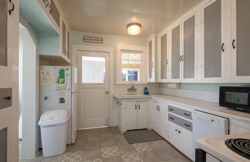 Rockaway Beach Cottage | Storybook Beach Cottage *Retreat* at Twin Rocks