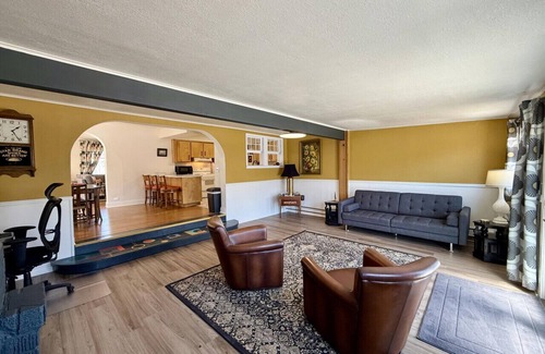 Baker City Apartment | Storybook Nook! Adorable 2 Bdrm Downtown Home!