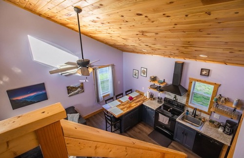 Fayetteville Cabin | Stout Grove - New House minutes from the New River Gorge National Park